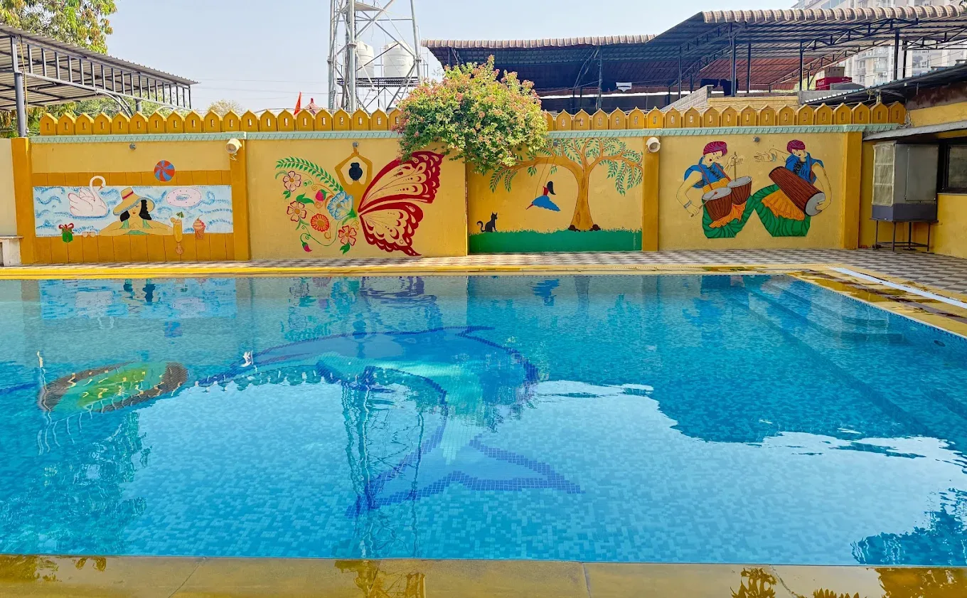 Dolphin Pools Swimming academy photo